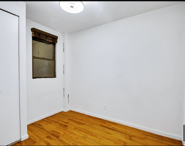 West 49 Street - Photo Thumbnail 3