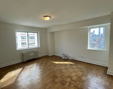 East 71st Street - Photo Thumbnail 5