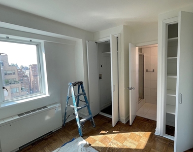 East 71st Street - Photo Thumbnail 8