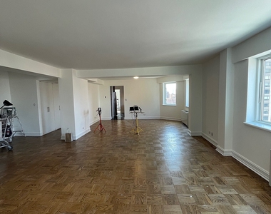 East 71st Street - Photo Thumbnail 2