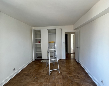 East 71st Street - Photo Thumbnail 4