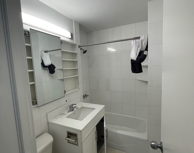 East 71st Street - Photo Thumbnail 12
