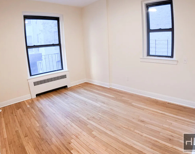 East 82 Street - Photo Thumbnail 2
