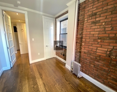 West 103 Street - Photo Thumbnail 3