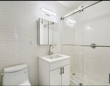 West 45 Street - Photo Thumbnail 5