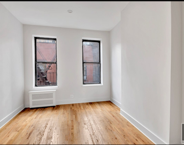 West 45 Street - Photo Thumbnail 2