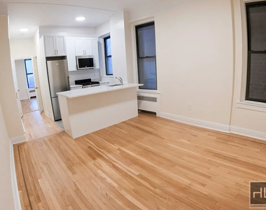 East 82 Street - Photo Thumbnail 1