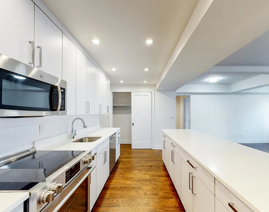 East 69 Street - Photo Thumbnail 3