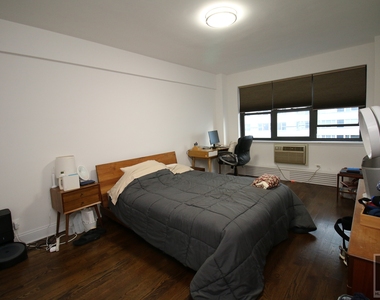 East 69 Street - Photo Thumbnail 3