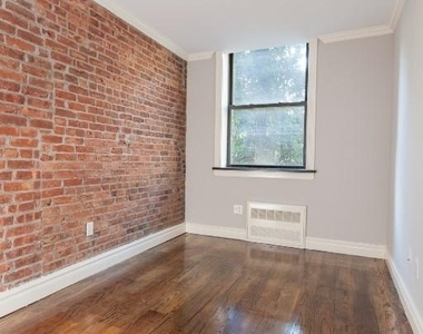 West 14 Street - Photo Thumbnail 1