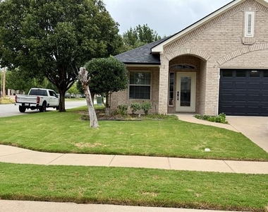 1001 Roberts Bend - Photo Thumbnail 1