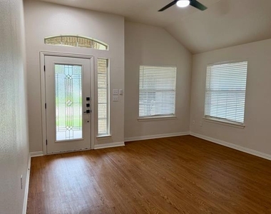 1001 Roberts Bend - Photo Thumbnail 2