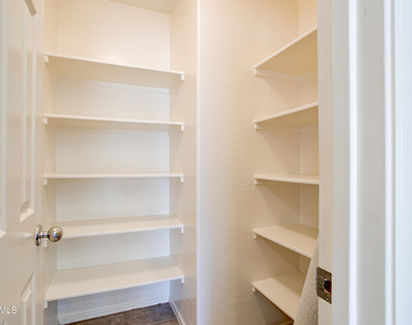 9928 W Chipman Road - Photo Thumbnail 12