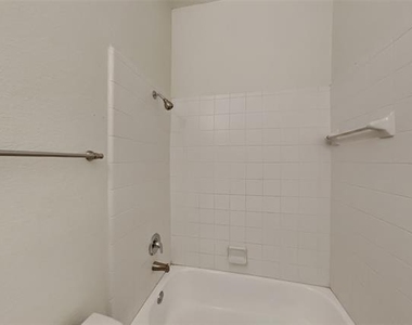 4307 Trailridge Drive - Photo Thumbnail 16