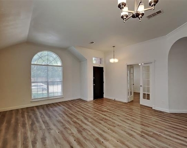 4307 Trailridge Drive - Photo Thumbnail 6