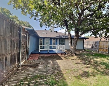 1944 Chesham Drive - Photo Thumbnail 18