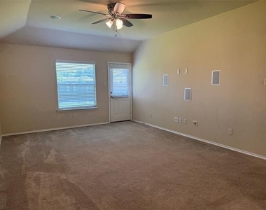 327 Elam Drive - Photo Thumbnail 14