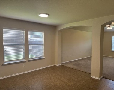327 Elam Drive - Photo Thumbnail 7