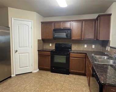 327 Elam Drive - Photo Thumbnail 5