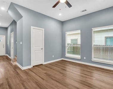 440 Pecan Hollow - Photo Thumbnail 2