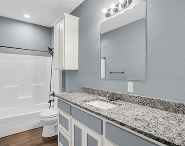 440 Pecan Hollow - Photo Thumbnail 11