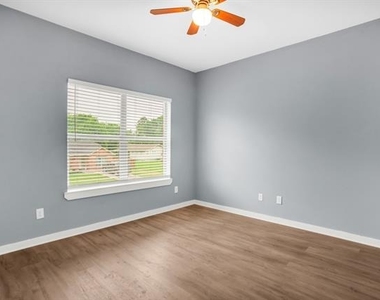 440 Pecan Hollow - Photo Thumbnail 12