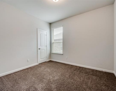 9112 Stormcrow Drive - Photo Thumbnail 11