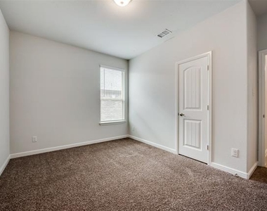 9112 Stormcrow Drive - Photo Thumbnail 12