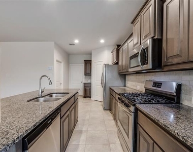 9112 Stormcrow Drive - Photo Thumbnail 8
