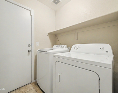 8151 W Tonto Lane - Photo Thumbnail 27