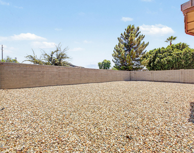 8151 W Tonto Lane - Photo Thumbnail 32