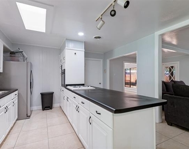 905 Ridgewood Terrace - Photo Thumbnail 14