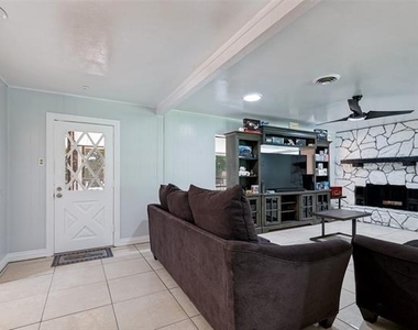 905 Ridgewood Terrace - Photo Thumbnail 7