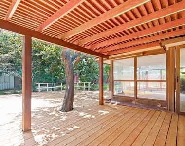 905 Ridgewood Terrace - Photo Thumbnail 2
