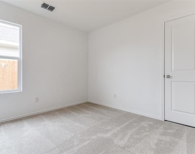 119 Sunflower Street - Photo Thumbnail 7