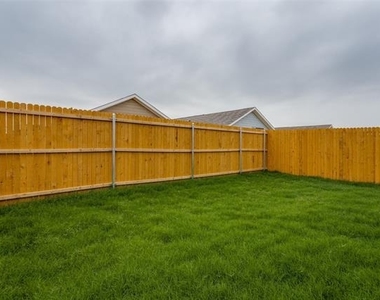119 Sunflower Street - Photo Thumbnail 20