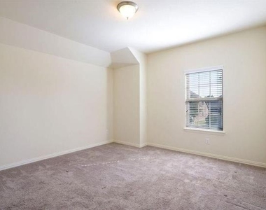 4001 Eaton Park Drive - Photo Thumbnail 11