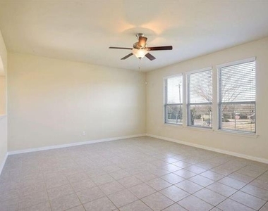 4001 Eaton Park Drive - Photo Thumbnail 4