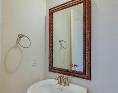 4001 Eaton Park Drive - Photo Thumbnail 9