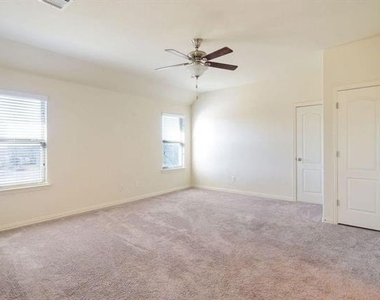 4001 Eaton Park Drive - Photo Thumbnail 17