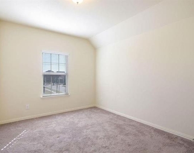 4001 Eaton Park Drive - Photo Thumbnail 13