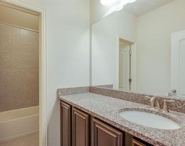 4001 Eaton Park Drive - Photo Thumbnail 10
