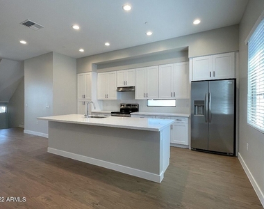 3215 E Flower Street - Photo Thumbnail 36