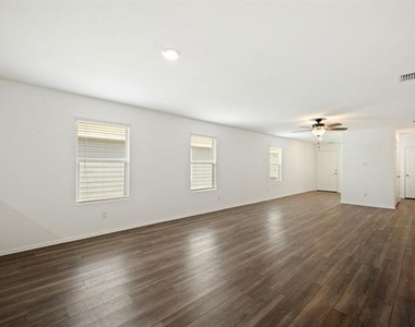 7509 Gray Wolf Lane - Photo Thumbnail 8