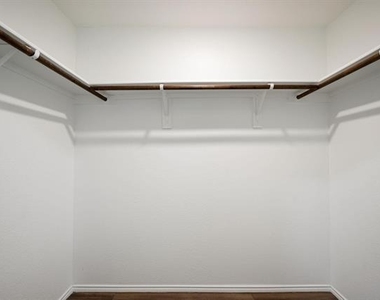 7509 Gray Wolf Lane - Photo Thumbnail 17