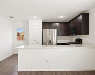 7509 Gray Wolf Lane - Photo Thumbnail 9
