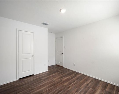 7509 Gray Wolf Lane - Photo Thumbnail 21