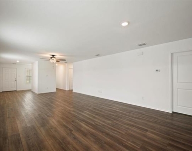 7509 Gray Wolf Lane - Photo Thumbnail 6