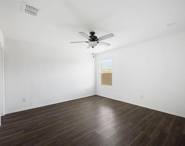 7509 Gray Wolf Lane - Photo Thumbnail 14
