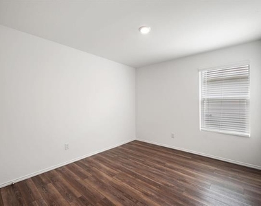 7509 Gray Wolf Lane - Photo Thumbnail 20